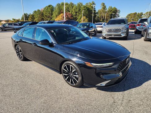 Certified 2023 Honda Accord Touring image 2