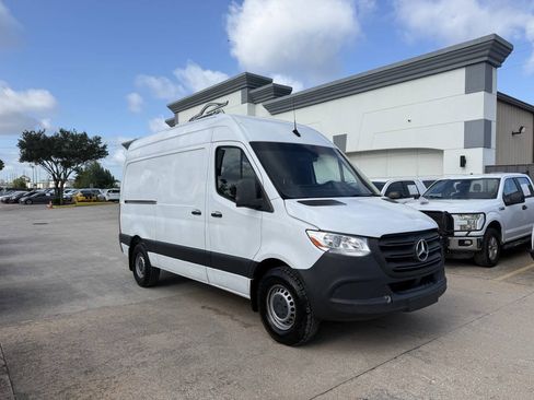 Used 2021 Mercedes-Benz Sprinter 2500 image 37