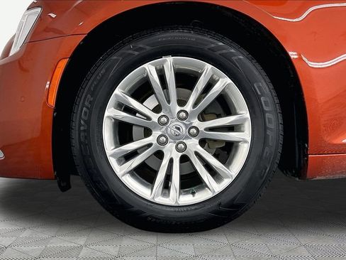 Used 2020 Chrysler 300 Touring L w/ 300 Premium Group RWD image 9