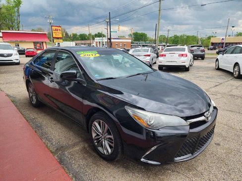 Used 2017 Toyota Camry LE image 6