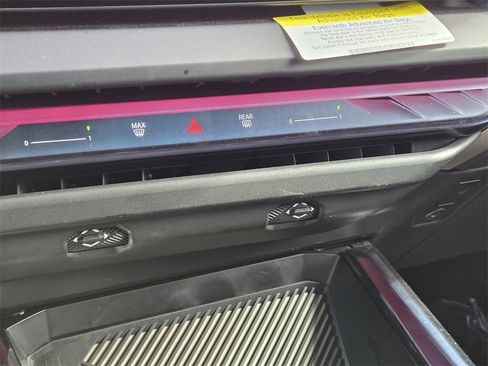 Certified 2025 BMW X3 xDrive30i w/ Premium Package image 23