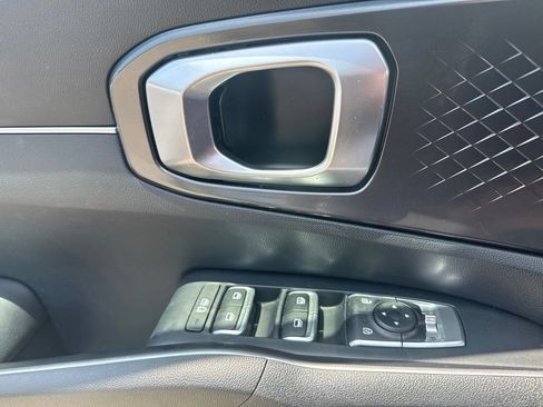 Used 2023 Kia Sorento S FWD image 8