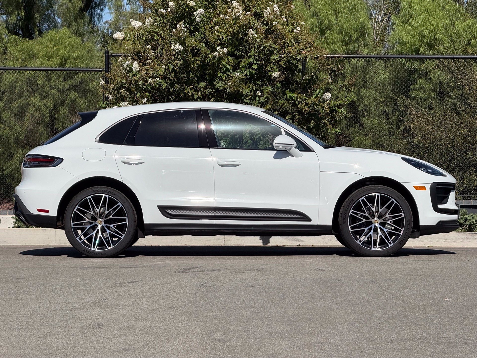 Used 2026 Porsche Macan AWD/4WD image 8