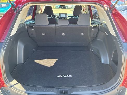 Used 2019 Toyota RAV4 LE image 22