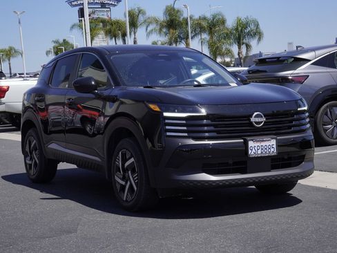 Used 2025 Nissan Kicks SV FWD image 2