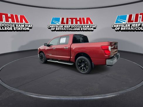 Used 2018 Nissan Titan SV AWD/4WD image 6