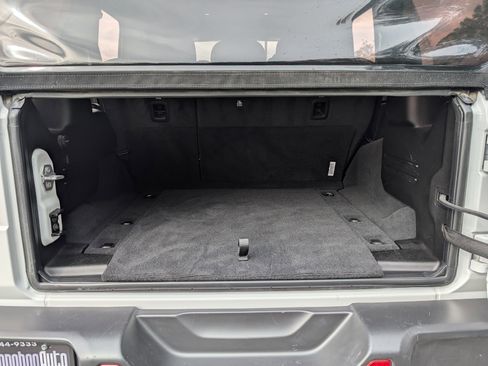 Used 2024 Jeep Wrangler Unlimited Rubicon w/ Convenience Group image 17