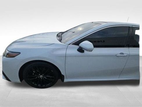 Used 2022 Toyota Camry XSE image 11