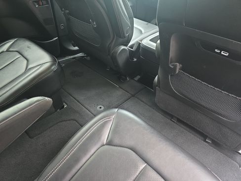 Used 2025 Chrysler Pacifica Select FWD image 11