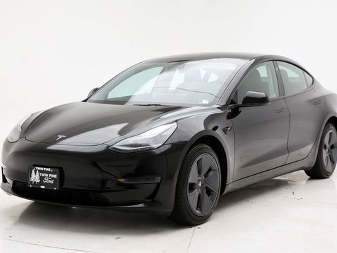 Used 2023 Tesla Model 3 Standard Range image 2