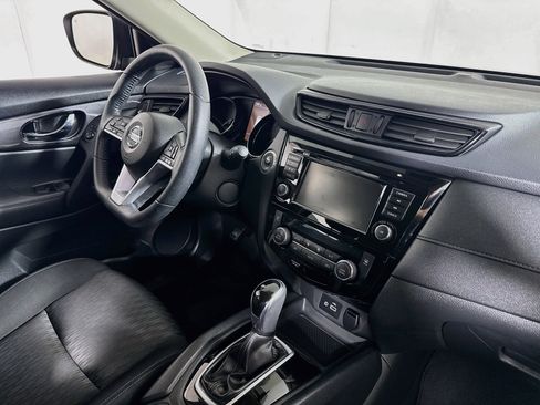 Used 2019 Nissan Rogue SV AWD/4WD image 28