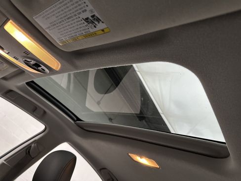 Used 2015 Toyota Prius Four image 19