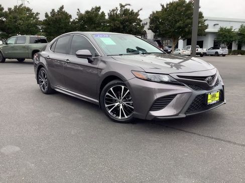 Used 2020 Toyota Camry SE FWD image 2