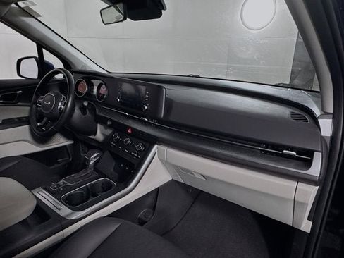 Certified 2024 Kia Carnival LX image 29
