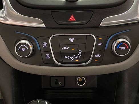 Used 2018 Chevrolet Equinox LS FWD image 24