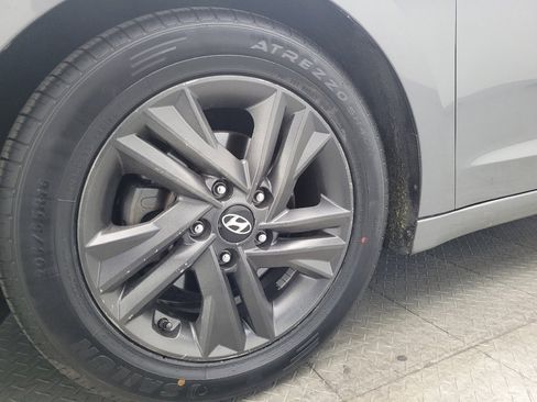 Used 2019 Hyundai Elantra SEL image 31