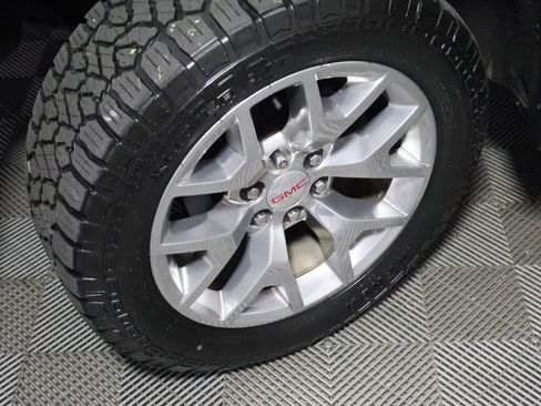 Used 2018 GMC Sierra 1500 SLT AWD/4WD image 18