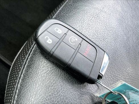 Used 2018 Jeep Renegade Limited w/ Advanced Technology Group FWD image 15