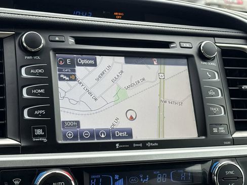 Used 2019 Toyota Highlander Limited image 28