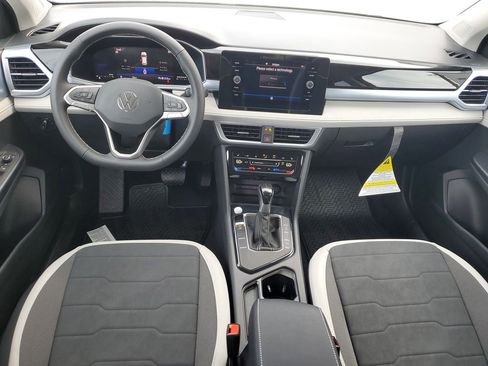New 2026 Volkswagen Taos SE FWD image 11