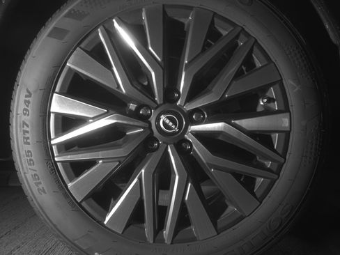 Used 2025 Nissan Altima 2.5 SV FWD image 15
