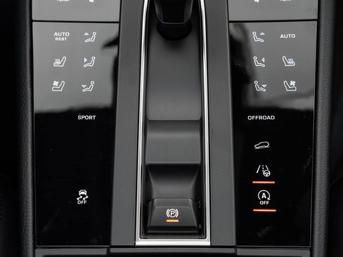 New 2025 Porsche Macan image 20