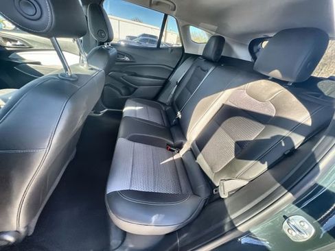 Certified 2025 Chevrolet Trax LT image 24