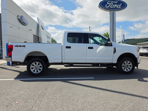 Used 2022 Ford F250 XLT AWD/4WD image 2