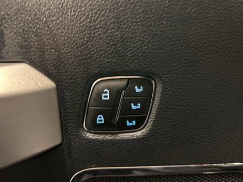 Used 2022 Ford F250 Lariat w/ Black Appearance Package image 30