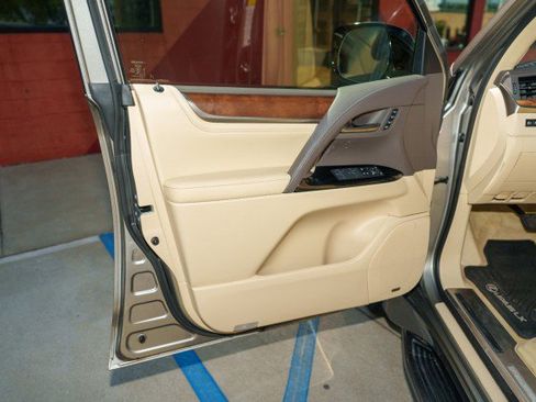 Used 2018 Lexus LX 570 4WD image 29
