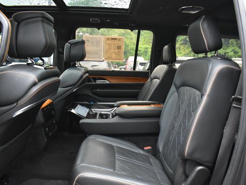 Used 2022 Jeep Grand Wagoneer Series III AWD/4WD image 17