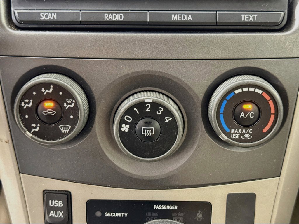 Used 2012 Toyota Corolla LE FWD image 17