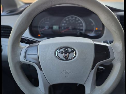 Used 2013 Toyota Sienna L w/ Towing Pkg FWD image 41