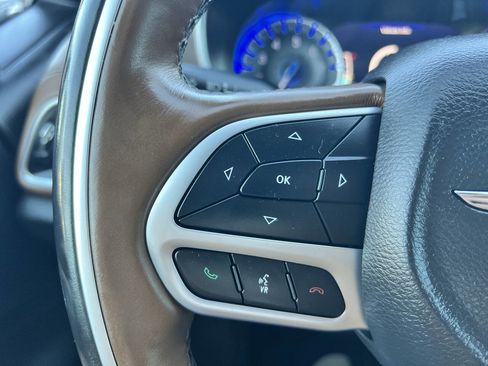 Used 2018 Chrysler Pacifica Limited w/ Tire & Wheel Group image 26