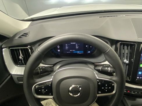 Certified 2025 Volvo XC60 B5 Plus image 15