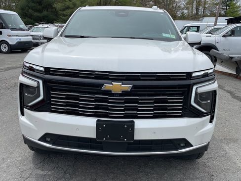 Used 2025 Chevrolet Suburban High Country AWD/4WD image 2