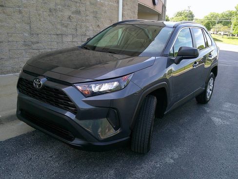 Used 2021 Toyota RAV4 LE FWD image 2