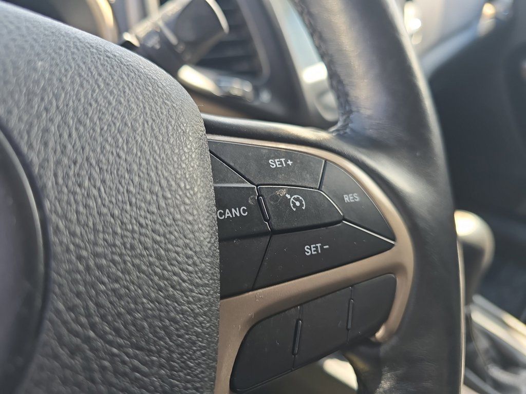 Certified 2018 Jeep Cherokee Limited AWD/4WD image 26