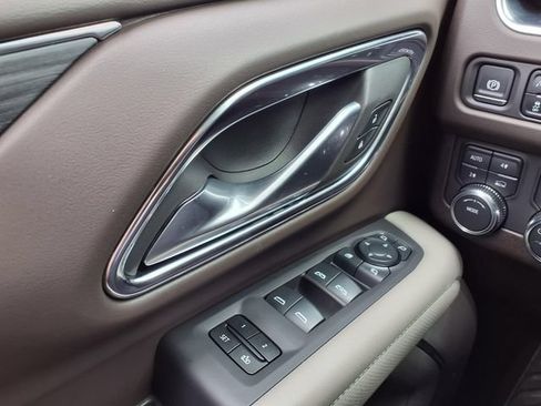 Used 2024 GMC Yukon SLT w/ SLT Luxury Package AWD/4WD image 29