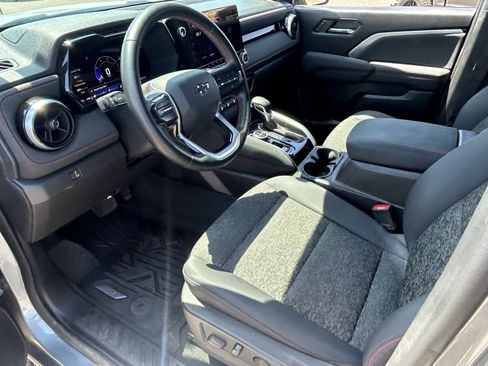 Used 2024 Chevrolet Colorado Z71 w/ Z71 Convenience Package 2 AWD/4WD image 11