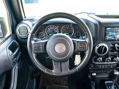 Used 2016 Jeep Wrangler Unlimited Rubicon w/ Connectivity Group AWD/4WD image 24