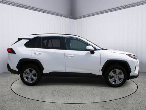 Used 2022 Toyota RAV4 XLE FWD image 9
