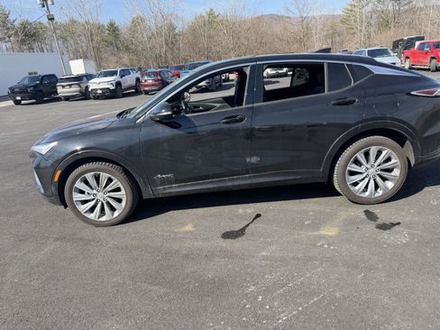 Used 2025 Buick Envista Avenir FWD image 3