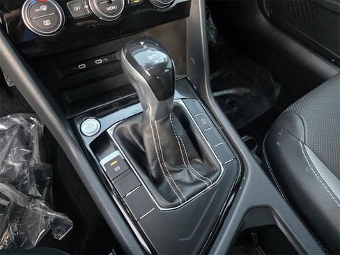 Used 2022 Volkswagen Taos SEL w/ Panoramic Sunroof Package image 24