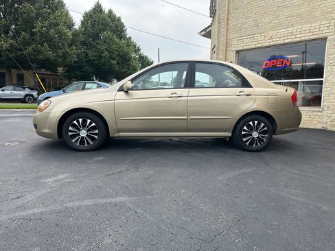 Used 2009 Kia Spectra EX image 2