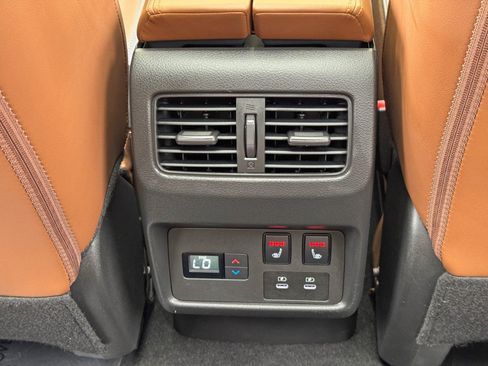 Used 2024 Nissan Rogue Platinum w/ Platinum Premium Package FWD image 33