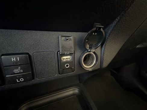 Used 2017 Toyota RAV4 Limited AWD/4WD image 28