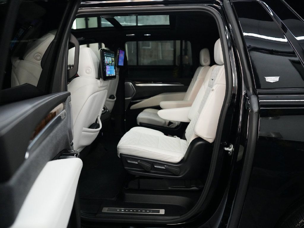 Used 2025 Cadillac Escalade ESV Sport Platinum AWD/4WD image 32