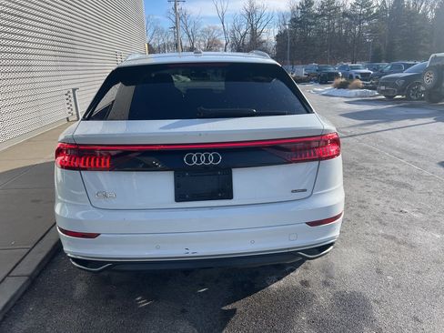 Used 2022 Audi Q8 Premium image 32