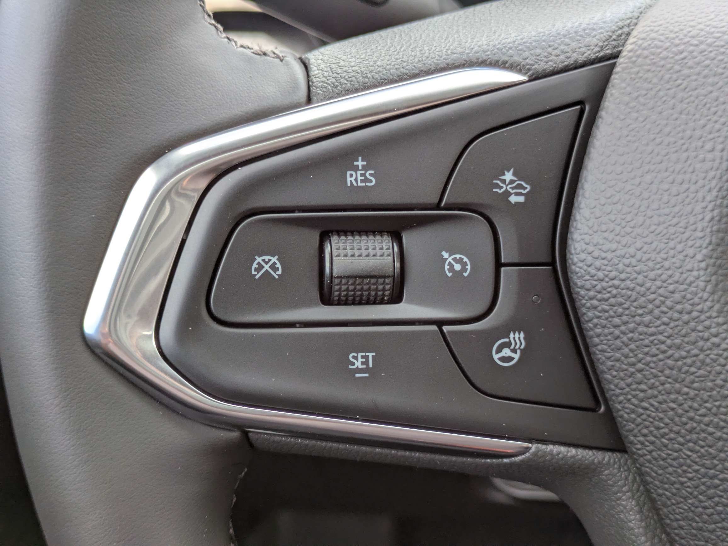 New 2026 Chevrolet Trax ACTIV w/ Sunroof Package FWD image 16